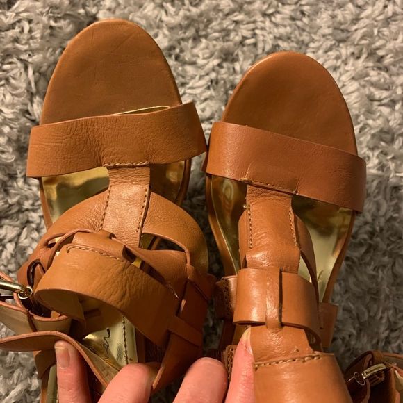 👠 MARC FISHER || Caramel Gold Strap Buckle 5 inch heel 👠 - Picture 3 of 8